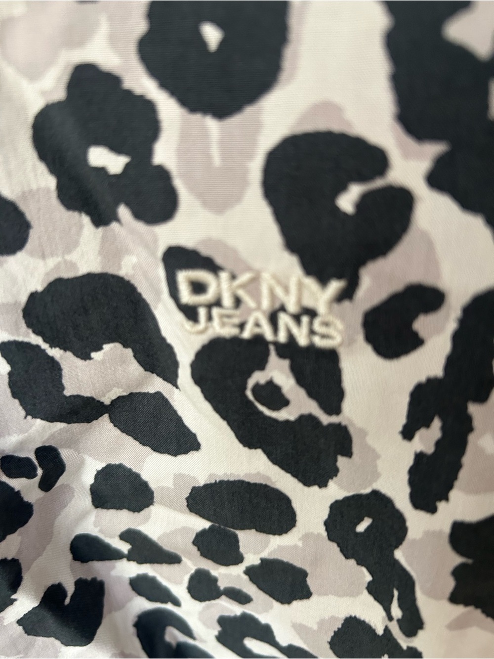 NWT-DKNY Jeans Leopard Print Button-Front Blouse-Size Medium - Picture 4 of 7